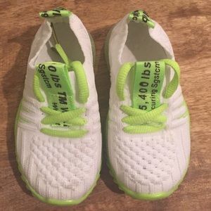 BRAND NEW kids light up sneaker!